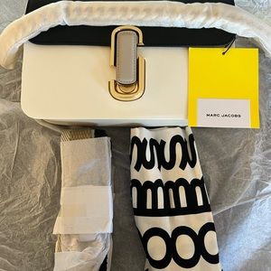 New with tags THE J MARC SHOULDER BAG